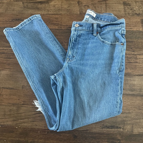 6S Abercrombie & Fitch The 90s Straight Low Rise Jeans 28 or 6 short - Picture 3 of 13